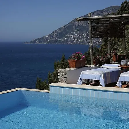 Sleeps 14 With Pool And Air Con Villa Maiori
