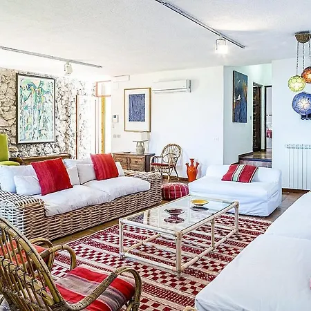 Sleeps 14 With Pool And Air Con *