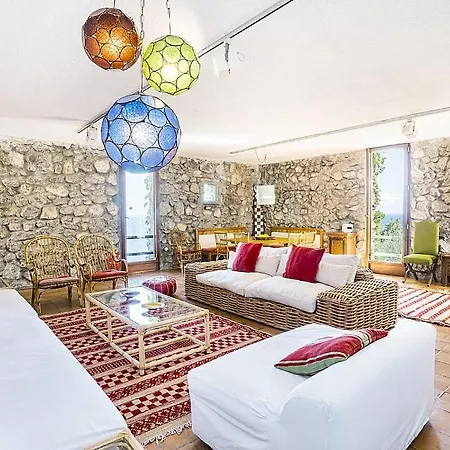 Sleeps 14 With Pool And Air Con Villa Maiori